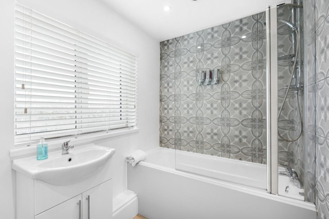 Off Road Parking, Garden, Smart Tv'S In All Rooms! Morriston Exterior photo