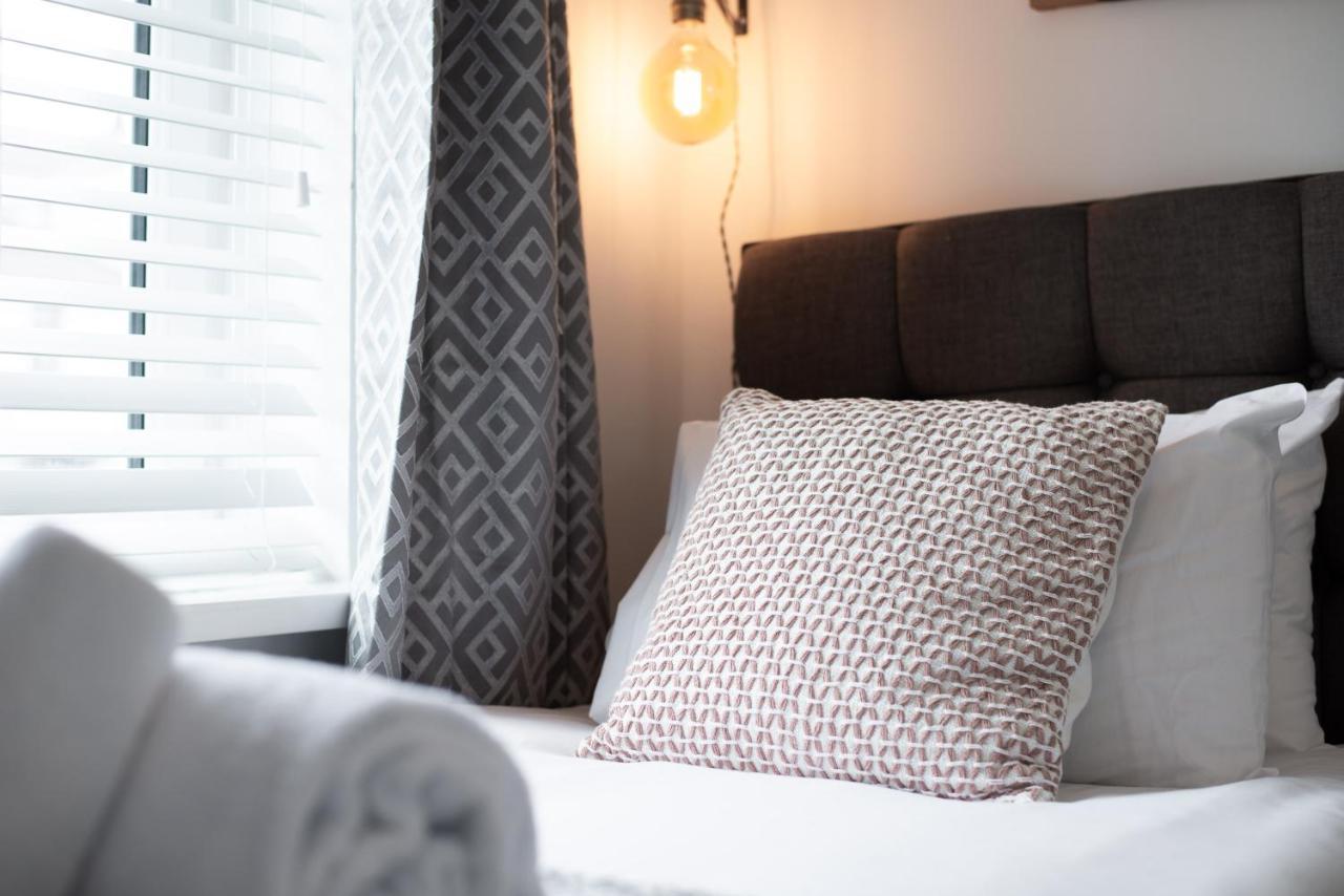 Off Road Parking, Garden, Smart Tv'S In All Rooms! Morriston Exterior photo